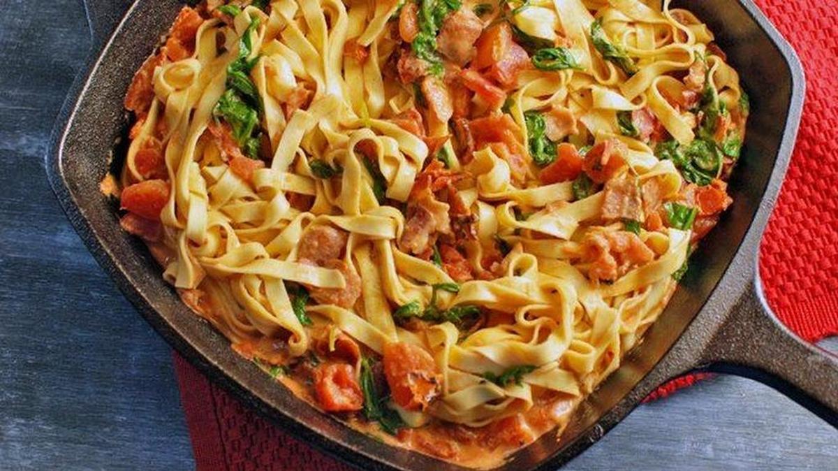 
BLT Skillet Pasta

