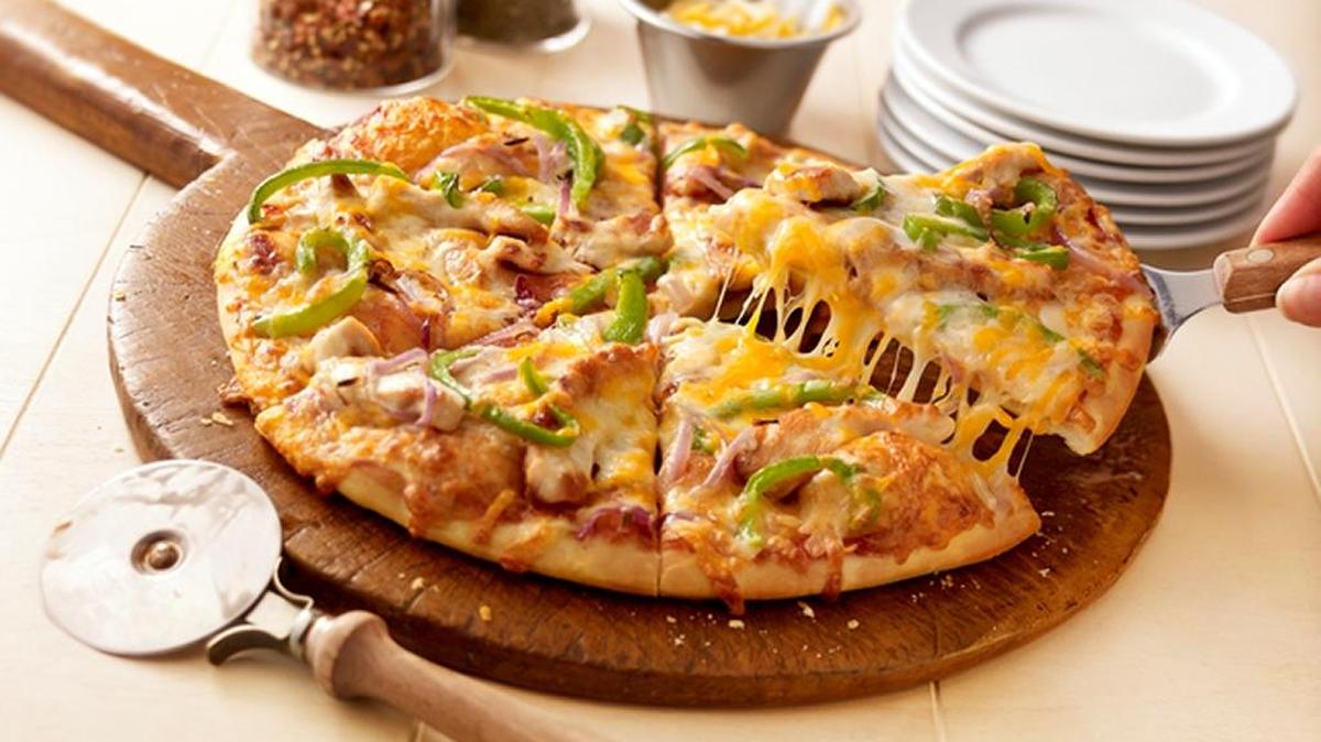 California-Style Barbecue Chicken Pizza