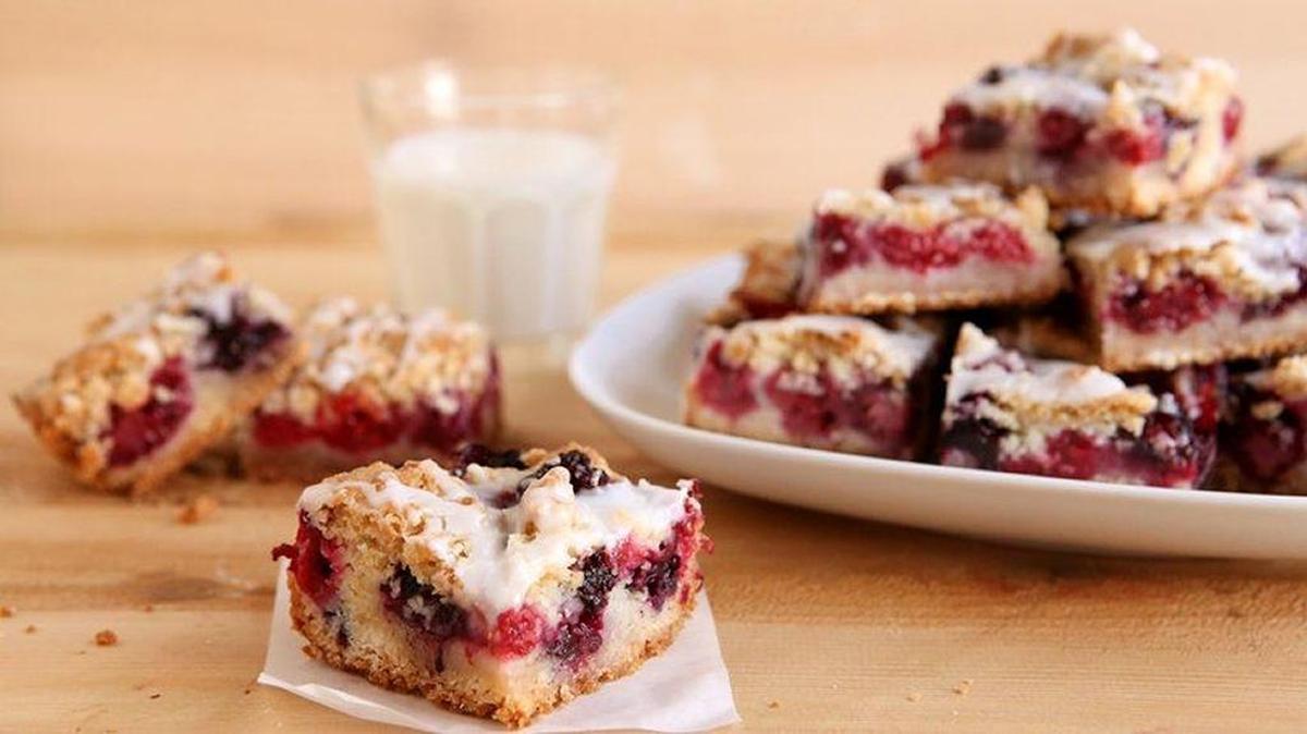 Berry Cobbler Bars