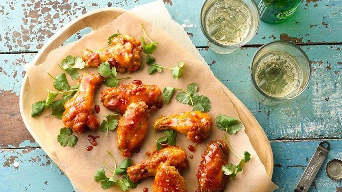 
Honey-Baked Sriracha Wings
