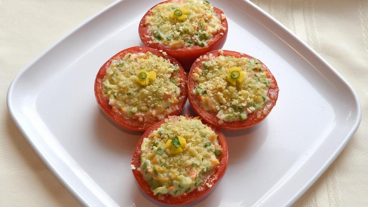 
Stuffed tomatoes. 
