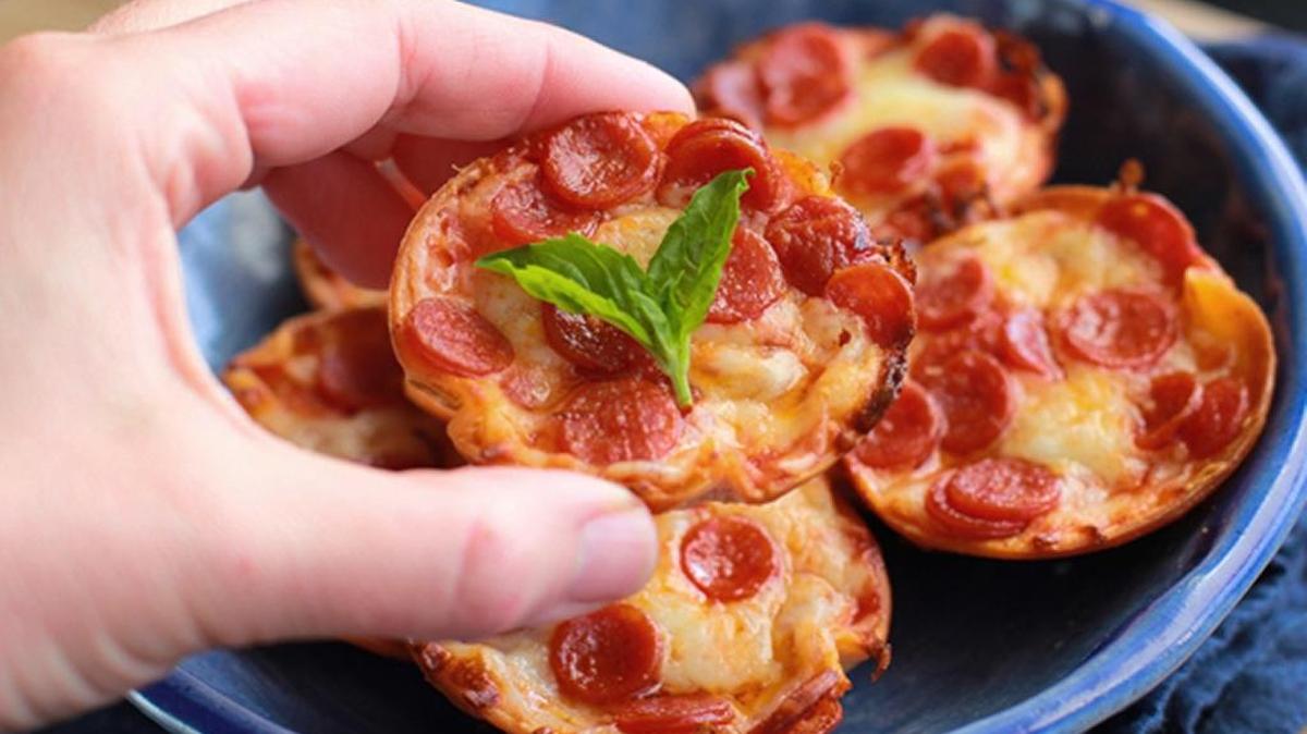 Make these mini pizzas with just a handful of ingredients.