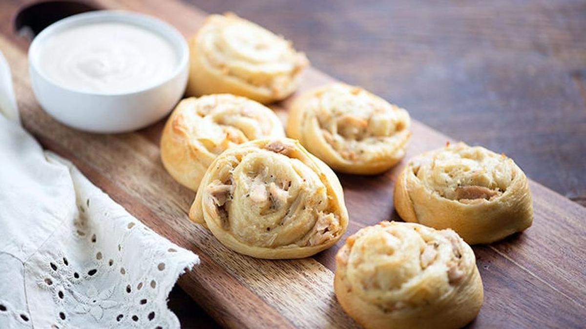 Chicken Alfredo Pizza Pinwheels