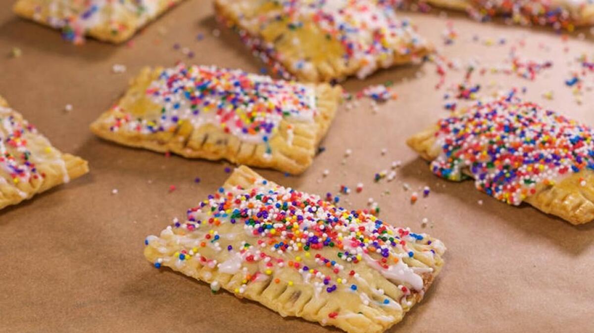 Cake Boss Buddy Valastro made Strawberry Toaster Pastries on the Rachael Ray Show in February 2016.