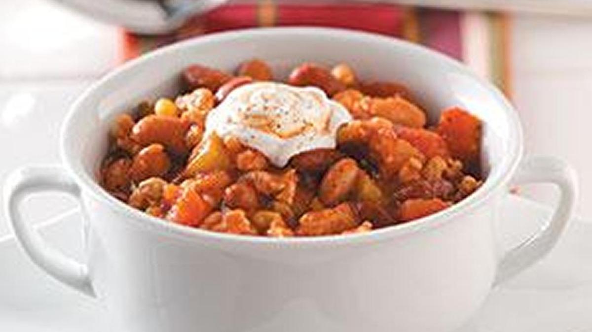 Makes this turkey chili in the slow cooker.