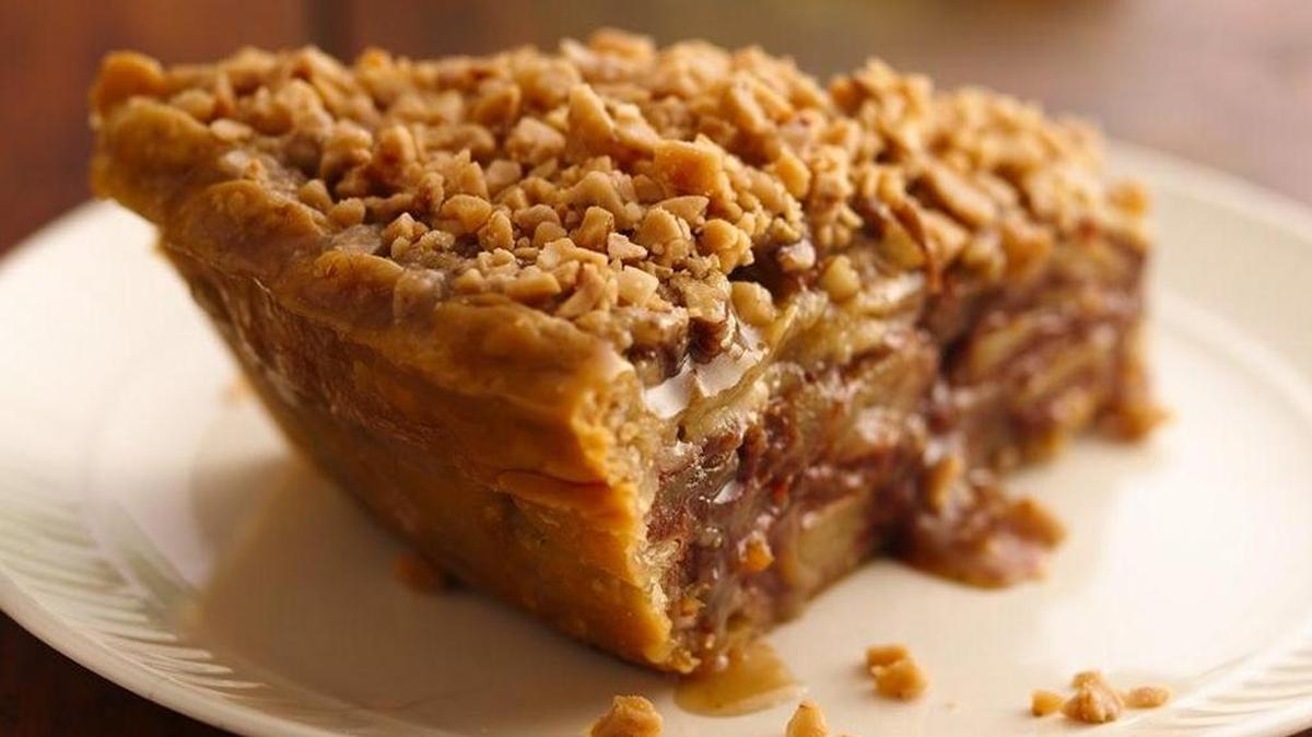 
Pear Caramel Apple Praline Pie
