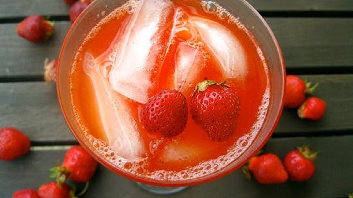 Sparkling Strawberry Lemonade