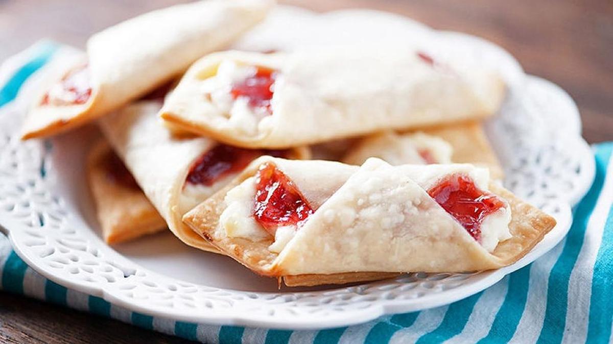 Strawberry Cream Cheese Mini Wraps start with refrigerated pie crust.