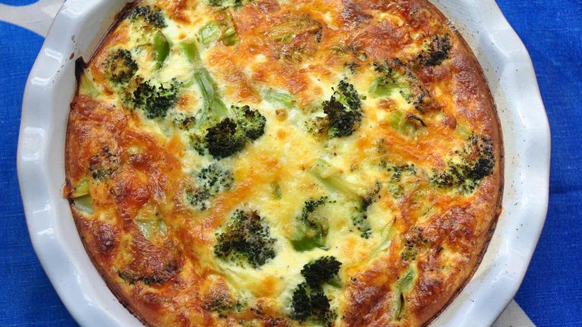 
Broccoli is used in this quiche, but almost any other vegetable can be subbed.
