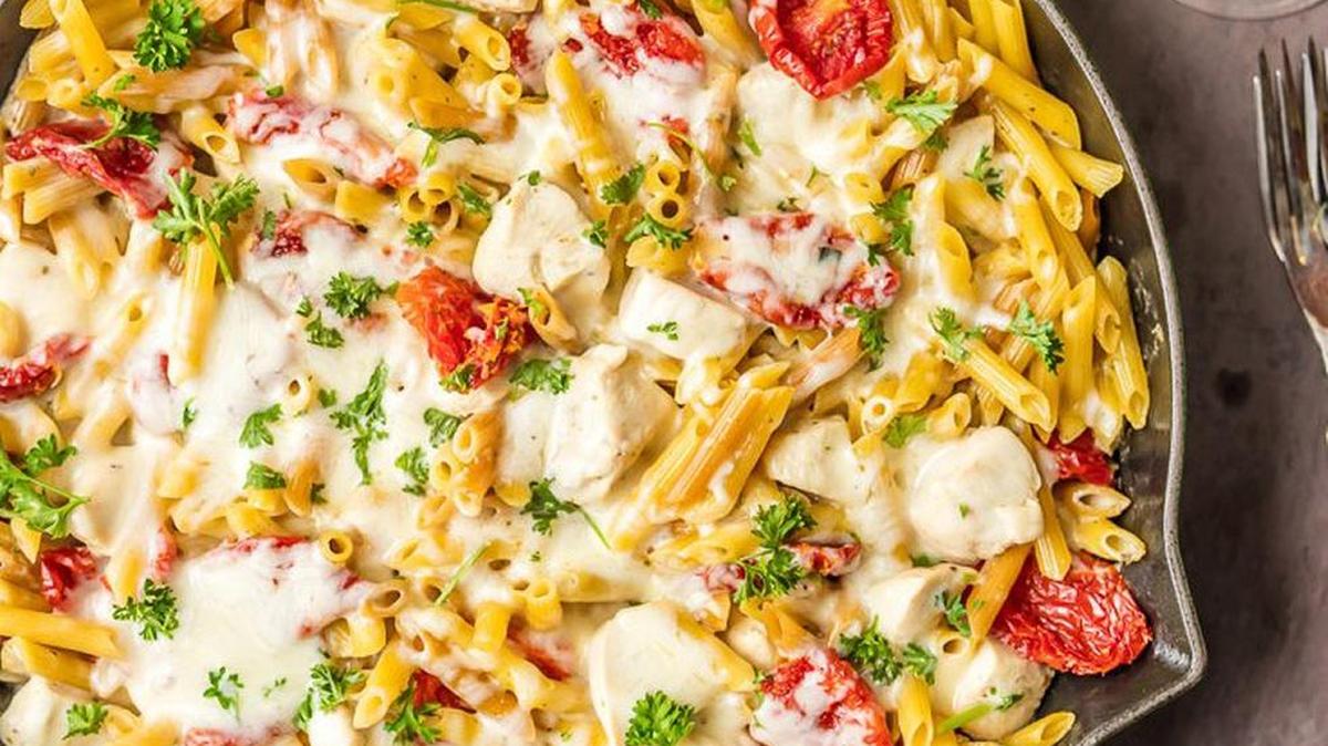 One-Pot Chicken Alfredo Skillet
