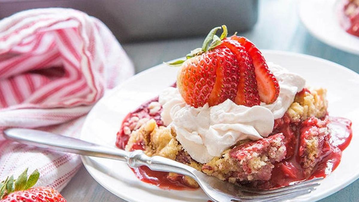 Strawberry Pretzel Salad Dump Cake
