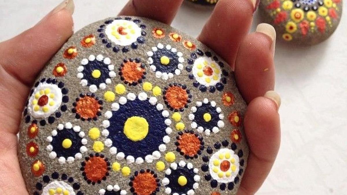 
Make a mandala rock at Bell Hollow Market in Mascoutah.
