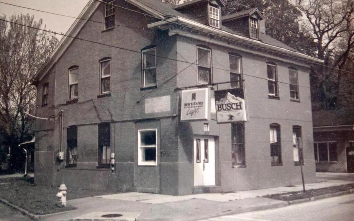 TR's Place (1991-94) operated at 433 S. Church St. in Belleville. Before that, it was Sis and Ron's Bar (1981-91). Before that, it was Sauer's Tavern.