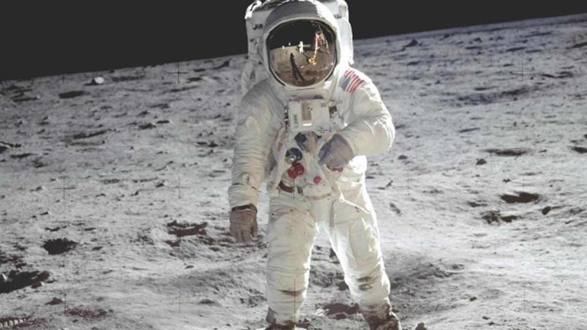 
The first astronauts to the moon signed lots of autographs before they were launched into space.
