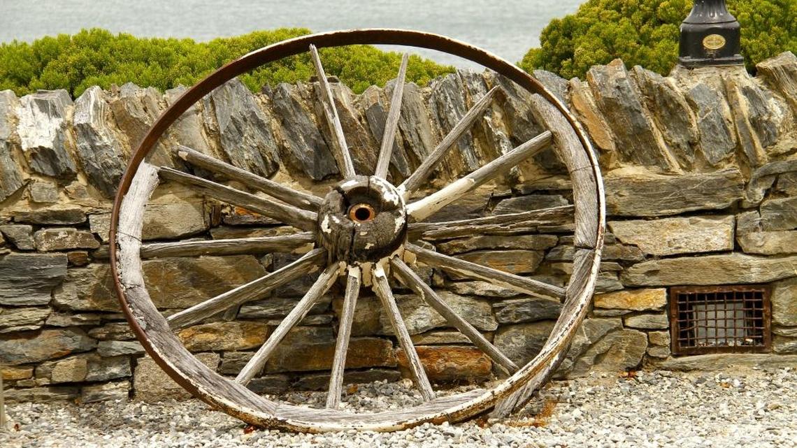 This is why stagecoach wheels look like they’re going backward on screen