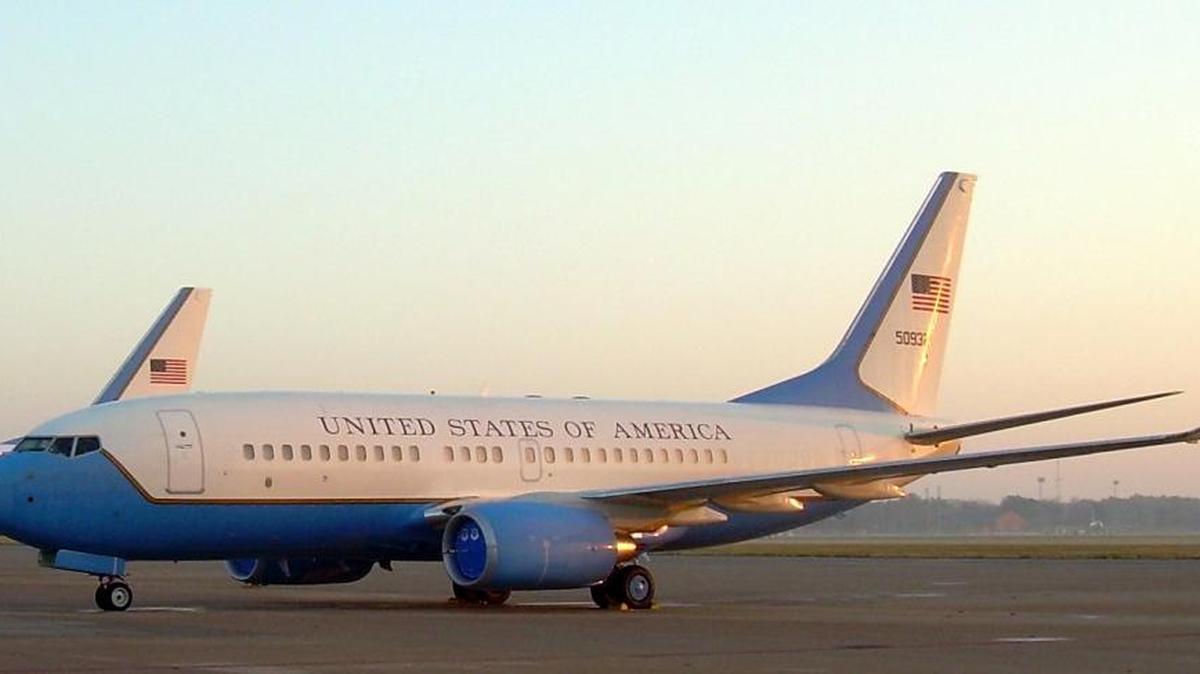 
No. 50932 is one of four C-40s flying missions out of Scott AFB with the 932nd Airlift Wing.
