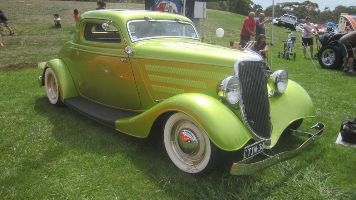 What’s the difference between an old three-window coupe and a five-window model?