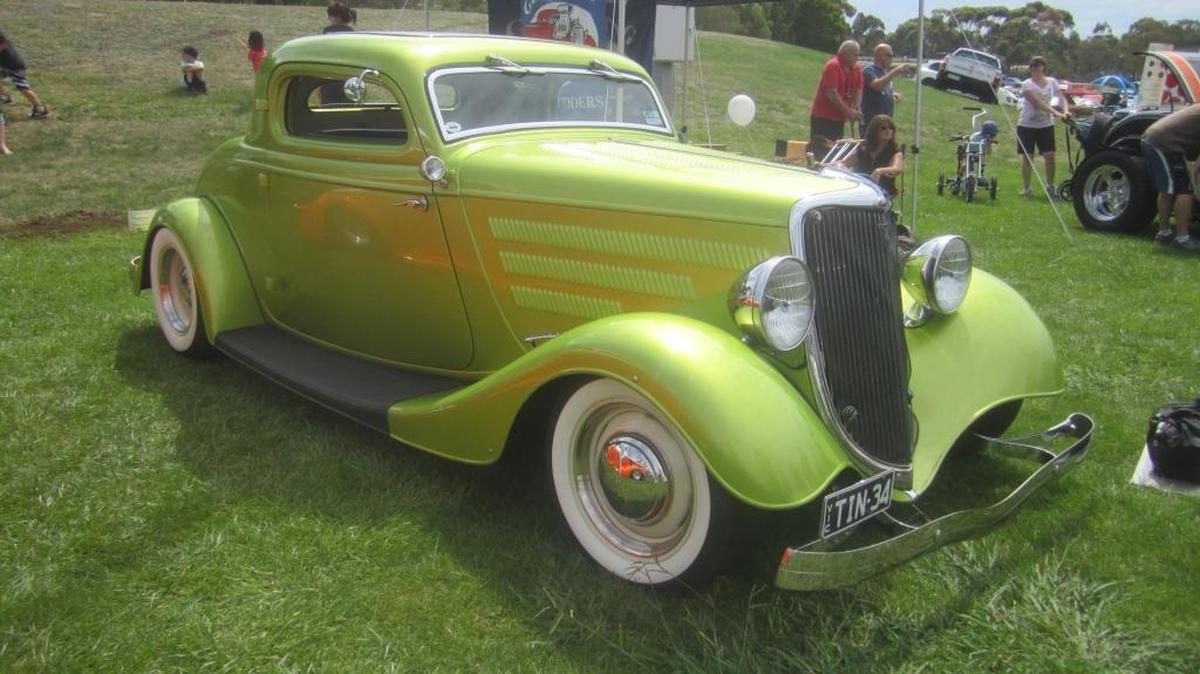 1934 Ford three-window coupe