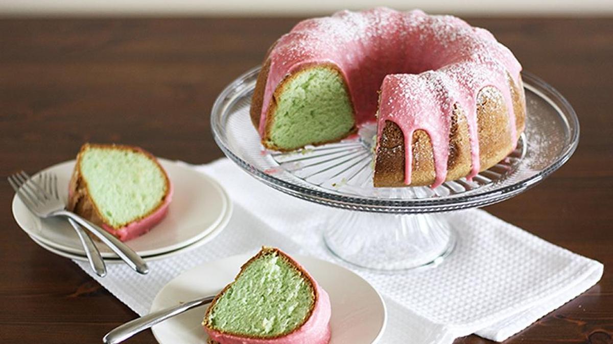 A perfect Easter dessert in pink and green: Pistachio-Cherry Bundt Cake.