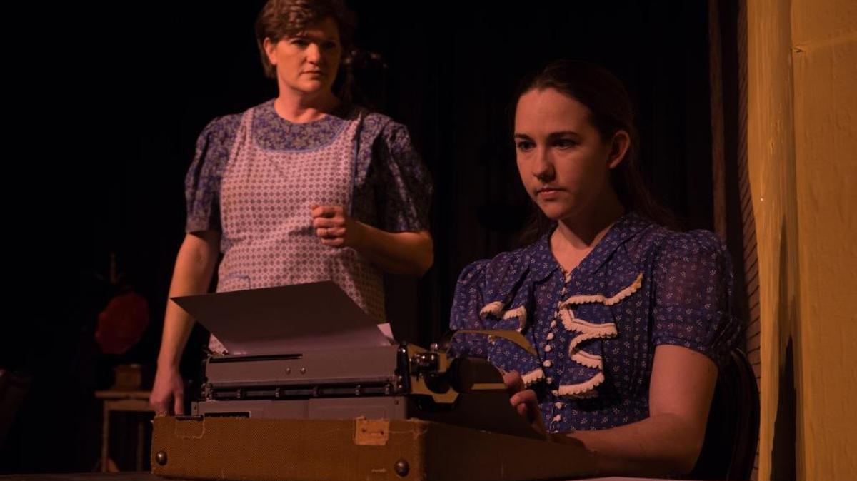Amanda (Rachel Mullis), left, confronts Laura (Joanna Ferbrache) about dropping out of business school in the Looking Glass production of “The Glass Menagerie.”