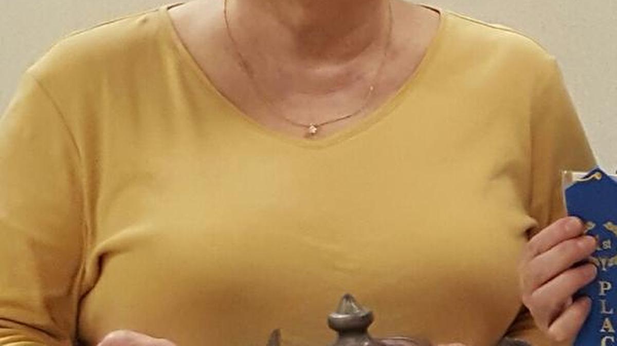 Susan Prazada, of the Gateway East Artist Guild, will speak at the May meeting.