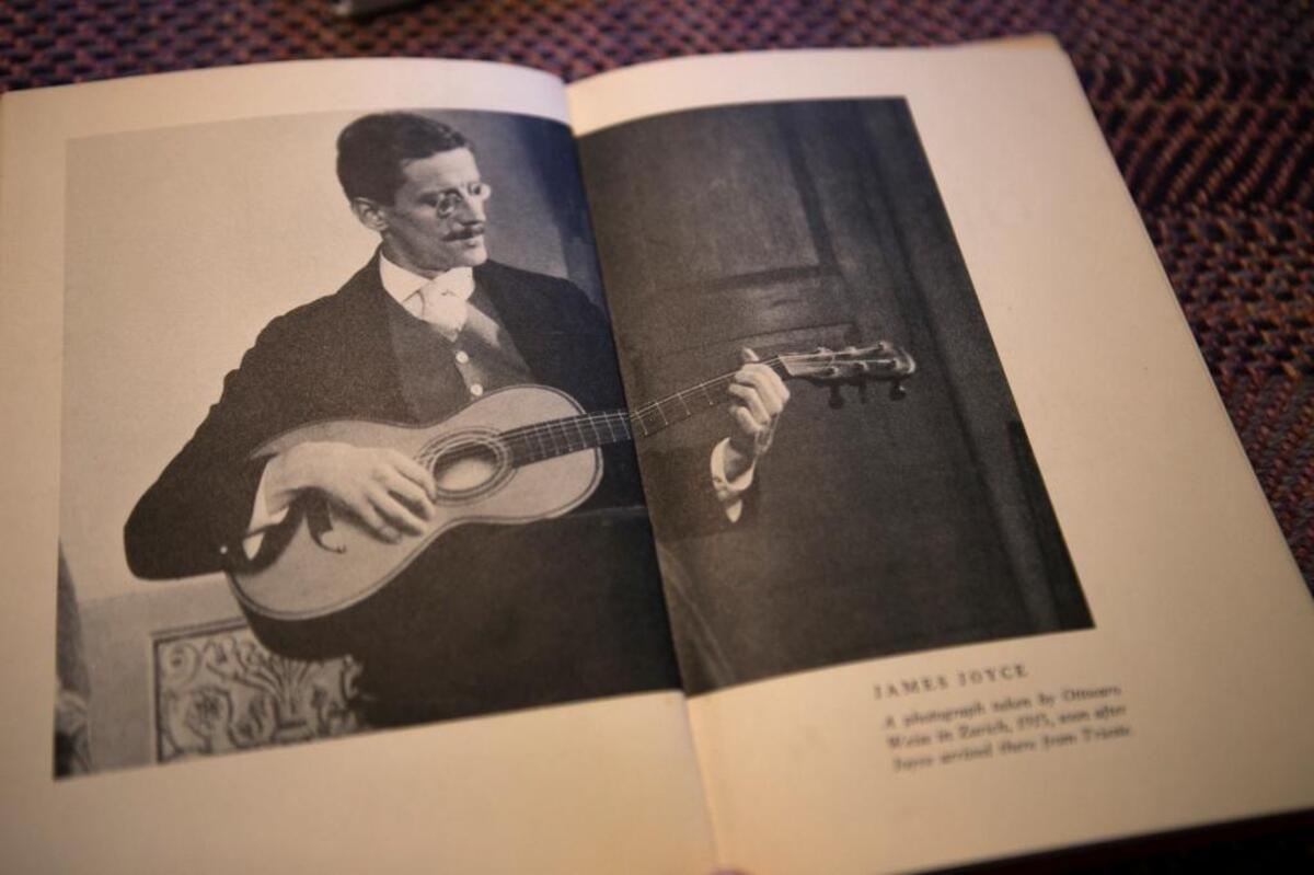 The published version of the short story “Giacomo Joyce” contains a 1915 photo by Ottocaro Weiss of author James Joyce playing guitar.