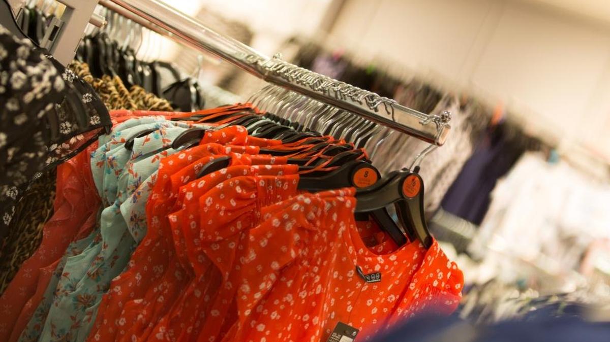 Shopping for Christmas can be more fun if you follow some simple good manners.