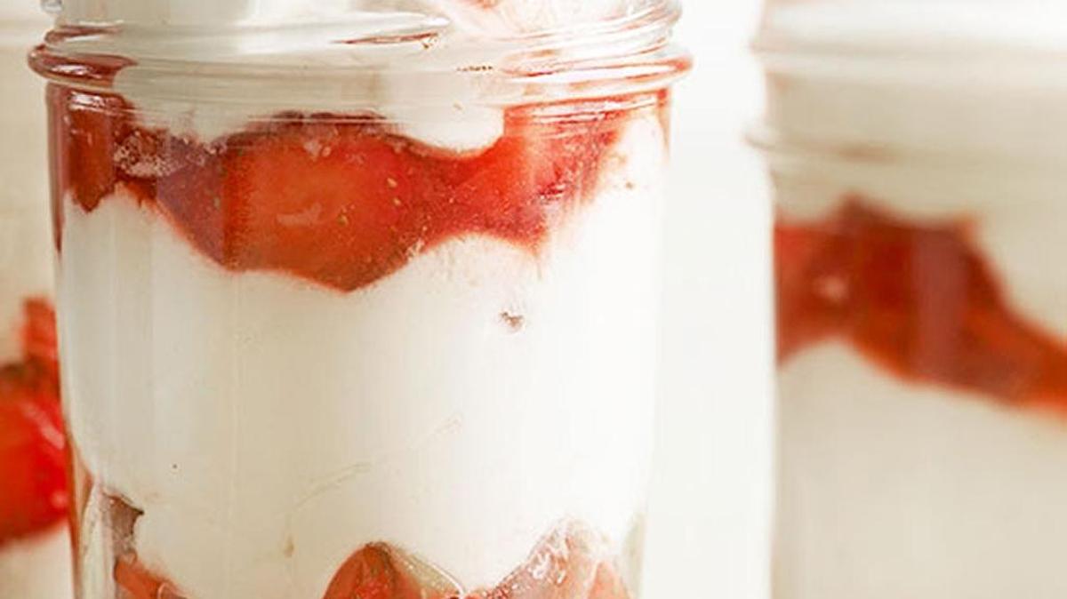Strawberry and Rhubarb with Cheesecake Cream