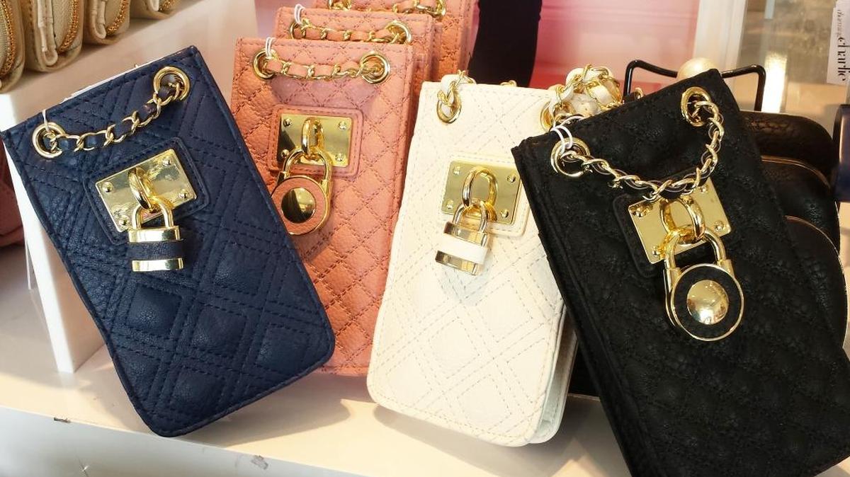 Just the right size bag for phone and a few essentials.