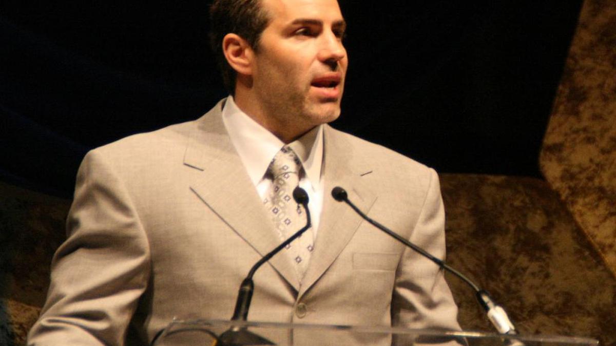 Quarterback Kurt Warner played for the St. Louis Rams from 1998 to 2003, where he won NFL MVP awards in 1999 and 2001 as well as the Super Bowl MVP award in Super Bowl XXXIV when he and the Rams beat the Tennessee Titans.