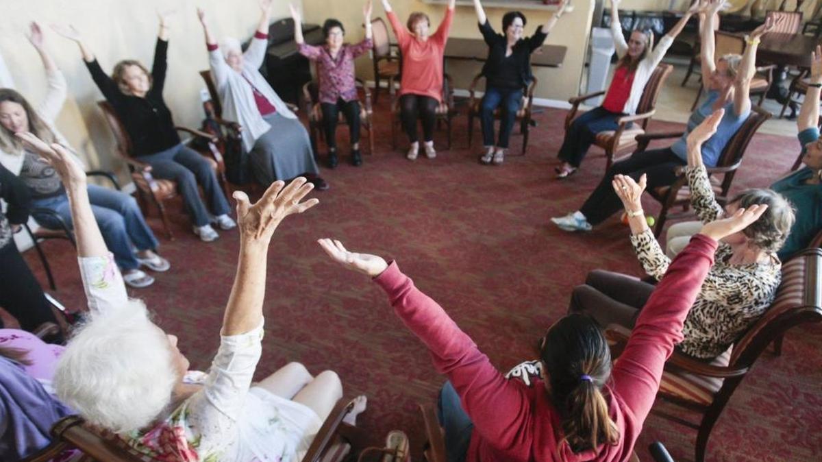 The group sings “awake, alive, alert, enthusiastic” during a laughter class at Cortina D’Arroyo Grande senior apartments.