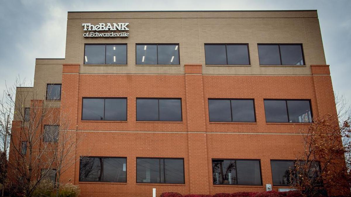 TheBANK of Edwardsville opened a new facility in November 2017 in St. Charles, Missouri, its second location on the St. Louis side of the Mississippi River.