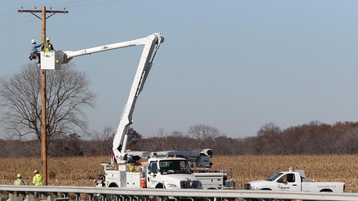 Ameren Illinois wants to lower its electricity and natural gas rates to pass on savings to customers from the federal tax cut adopted in December.