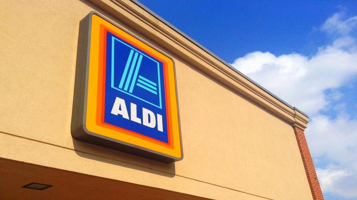 The exterior of an Aldi grocery store.