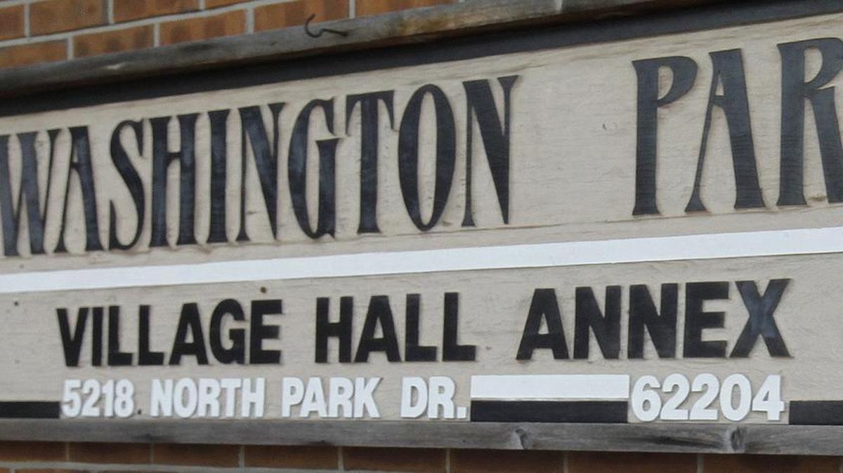 Rickie Thomas, Washington Park’s new mayor, called for government accountability after being sworn in Tuesday night.