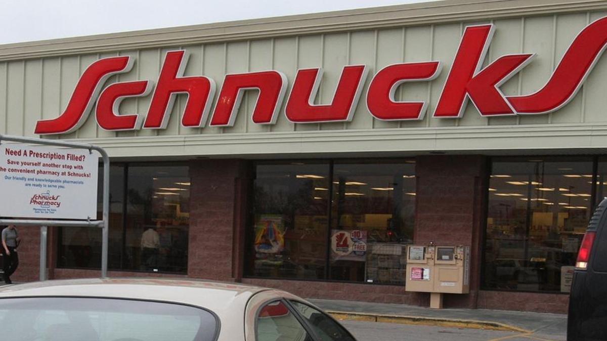Schnucks will close one of two stores in east Belleville at the end of March.