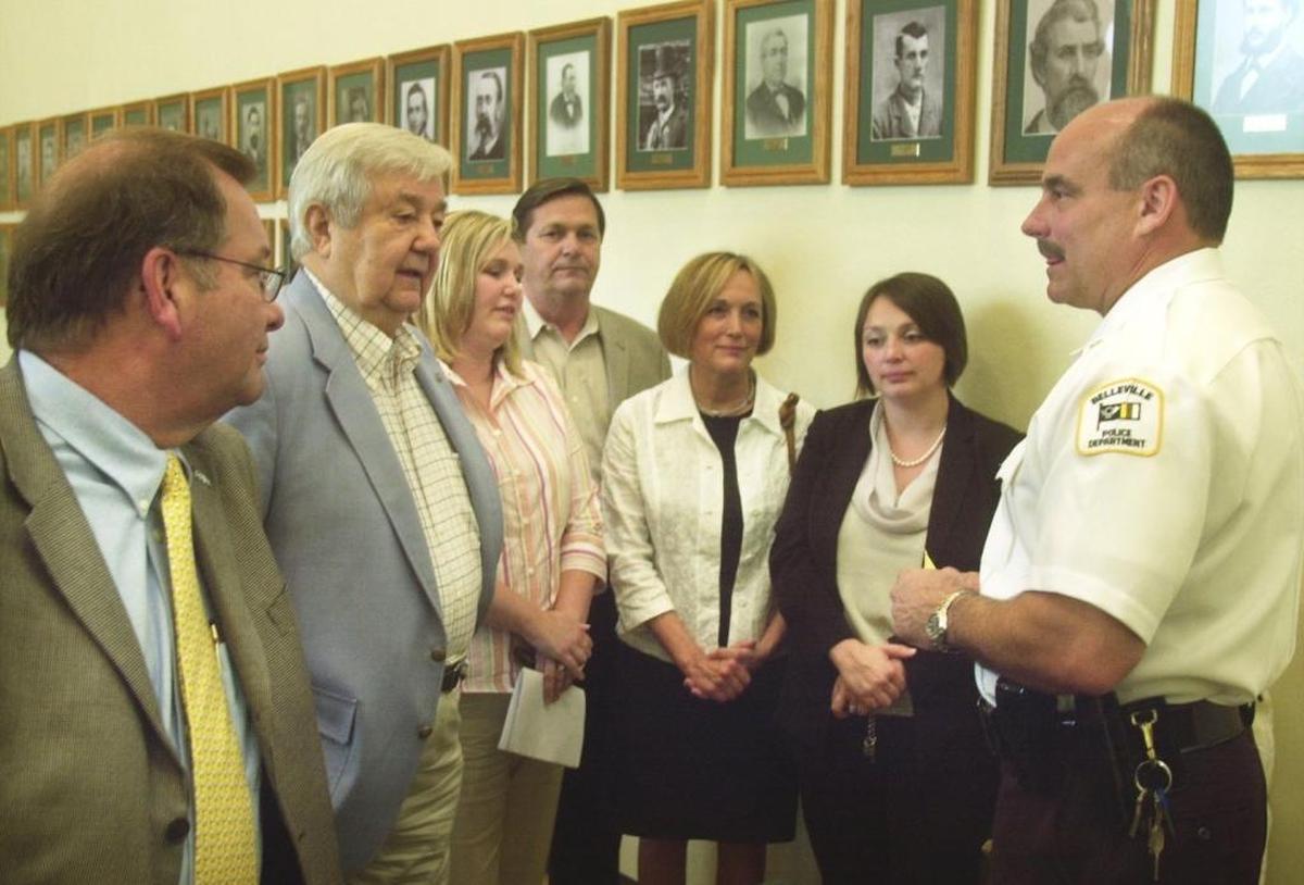 In this file photo from June 2006, Former Belleville Chief of Police Dave Ruebhausen speaks with family members of victims in the triple murder at Michael Cooney’s home-based salon in Belleville. Ruebhausen and former St. Clair County State’s Attorney Robert Haida had just announced the filing of first-degree murder charges against Darrell M. Lane in connection with the killings of Cooney and two salon customers, Doris Fischer and her sister Dorothy Bone, in 2005. Lane later was acquitted.