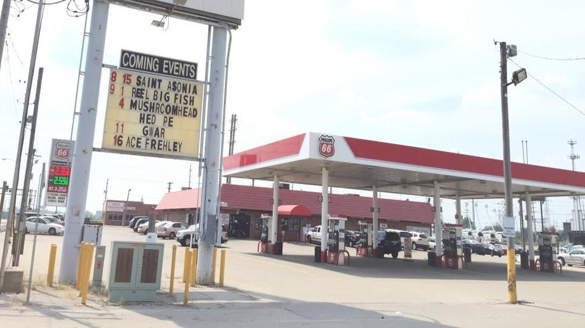 
The convenience store where the slaying occurred.
