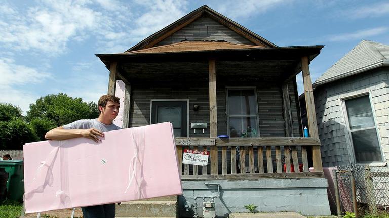 World Changers volunteers come to East St. Louis to fix up homes and help with other projects
