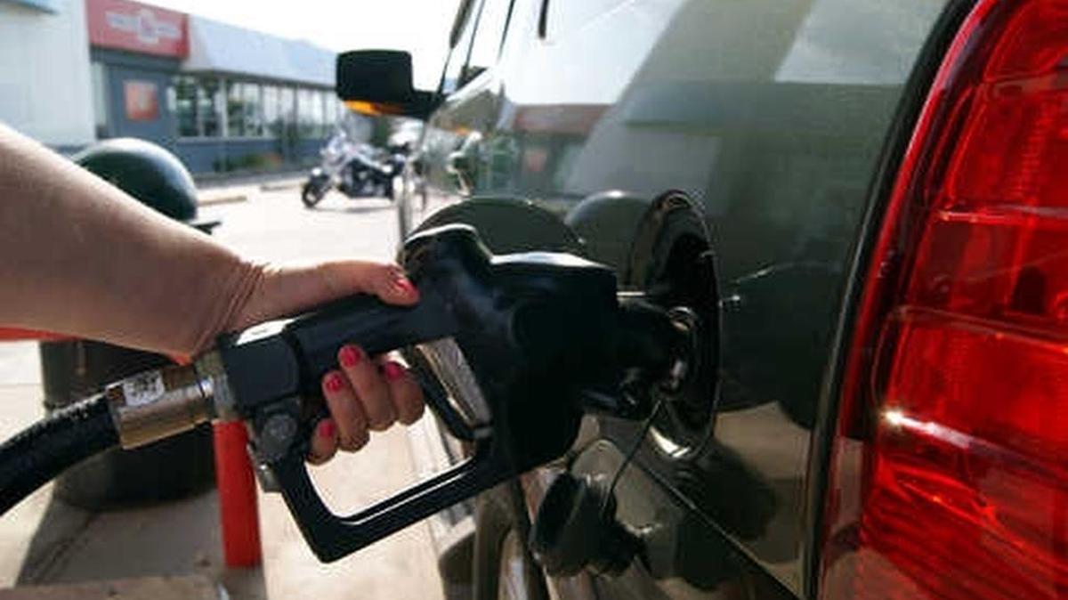 
Experts say gasoline prices could fall to the $2 mark by winter.
