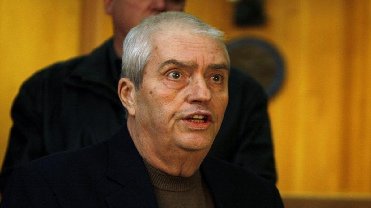 St. Clair County Coroner Rick Stone at a press conference in 2008.