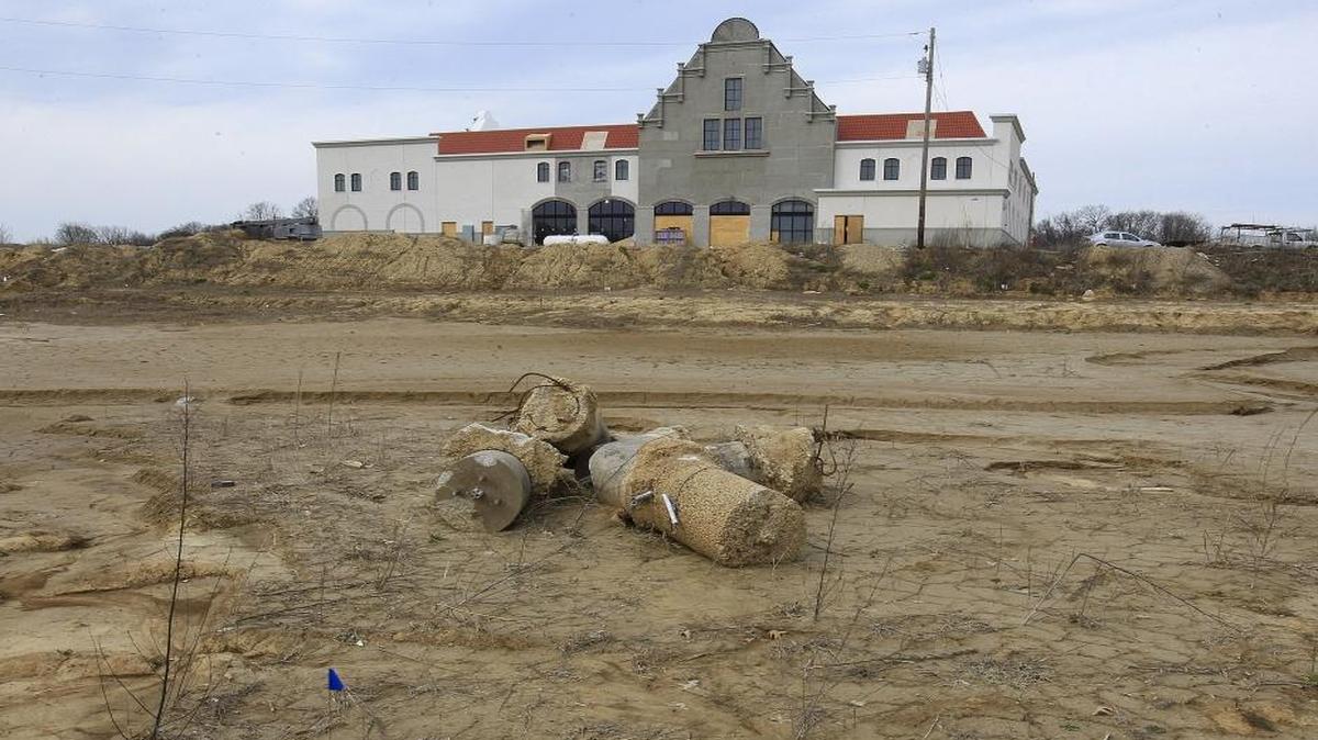 Developers of the Hofbräuhaus German restaurant and brewery being constructed off Illinois 15 say they do not have a completion date to announce. Work began on the restaurant in late 2015.