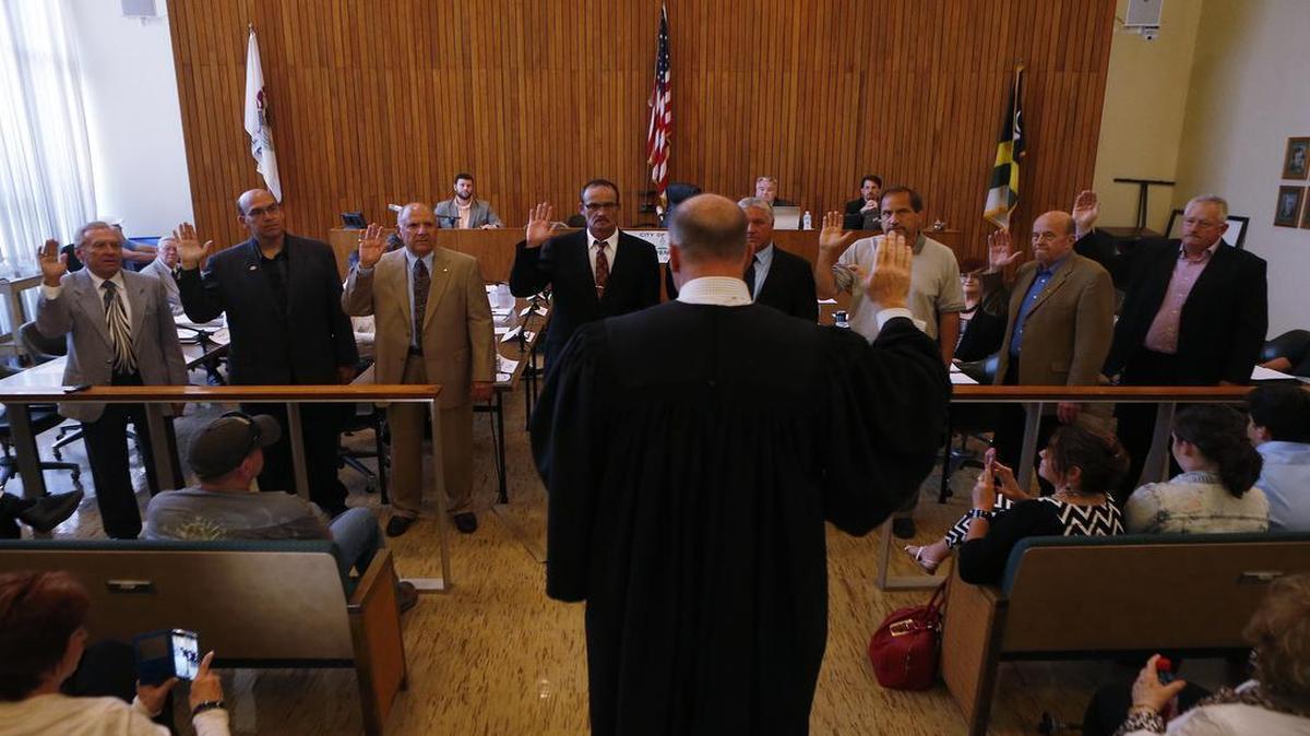 
St. Clair County Circuit Judge Robert Haida swears in new and returning aldermen before the Belleville City Council meeting on Monday evening. From left: Roger Wigginton, Phil Elmore, Raffi Ovian, Scott Tyler, Joe Hazel, Mike Buettner, Paul Seibert and Ed Dintleman.
