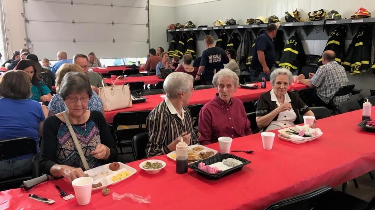 The New Douglas Fire Department’s breakfast fundraiser was a hit, again. The department was prepared for hungry diners, with 1,200 pounds of sausage, 10 cases of biscuits, 13 bags pancake mix, 25 bags of gravy, 1,100 donuts, 15 cases of eggs at the ready. And they needed it. The department served 801 people during the breakfast on Nov. 5.