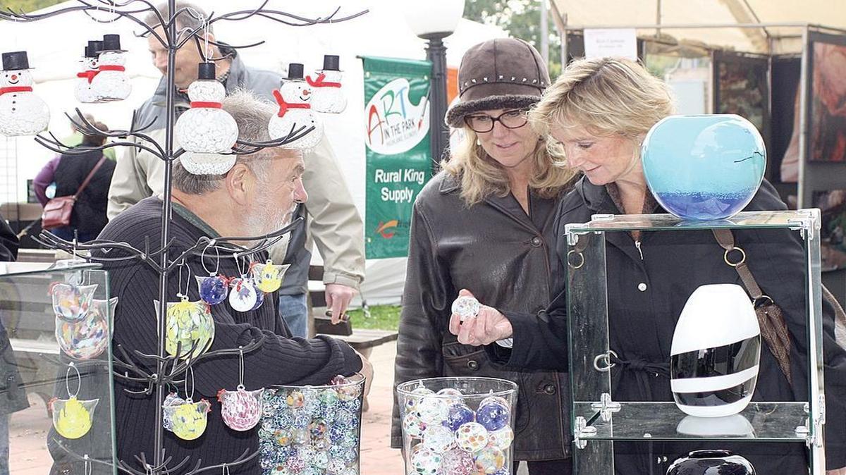 
Barb Shoemaker and Donna Pickett talk with glass artist Reinhard Herzog of Ballwin, Mo., at last year’s Art in the Park.
