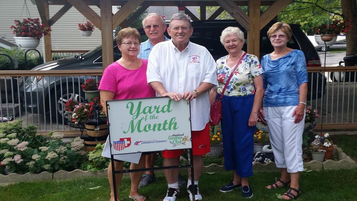 September’s Yard of the Month winners are Manfred and Linda Driesner (left), located at 1301 Poplar St. Also pictured are Highland Mayor Joe Michaelis (middle), Judy West and Carol Wieduwilt (right) of the Highland Garden Club.