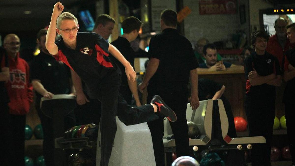 Highland sophomore Austin Davis bowled a 600 series in all three Mississippi Valley Conference matches to help the Bulldogs 2-1 last week.