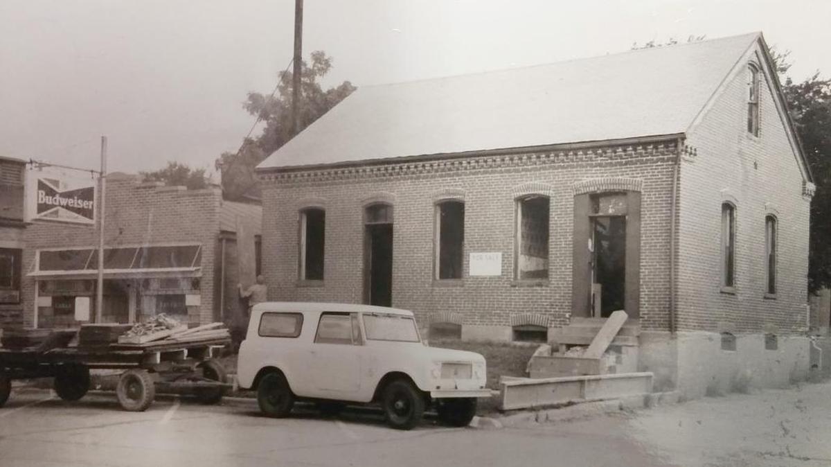 Leonard Keeven’s Jeep sits in front of the building in the 800 block of Broadway that once housed Otto Spellerberg’s butcher shop. Keeven was getting ready to tear the brick building down and replace it with a new office building. To the left of the building is the former Buffalo Brewing tavern.