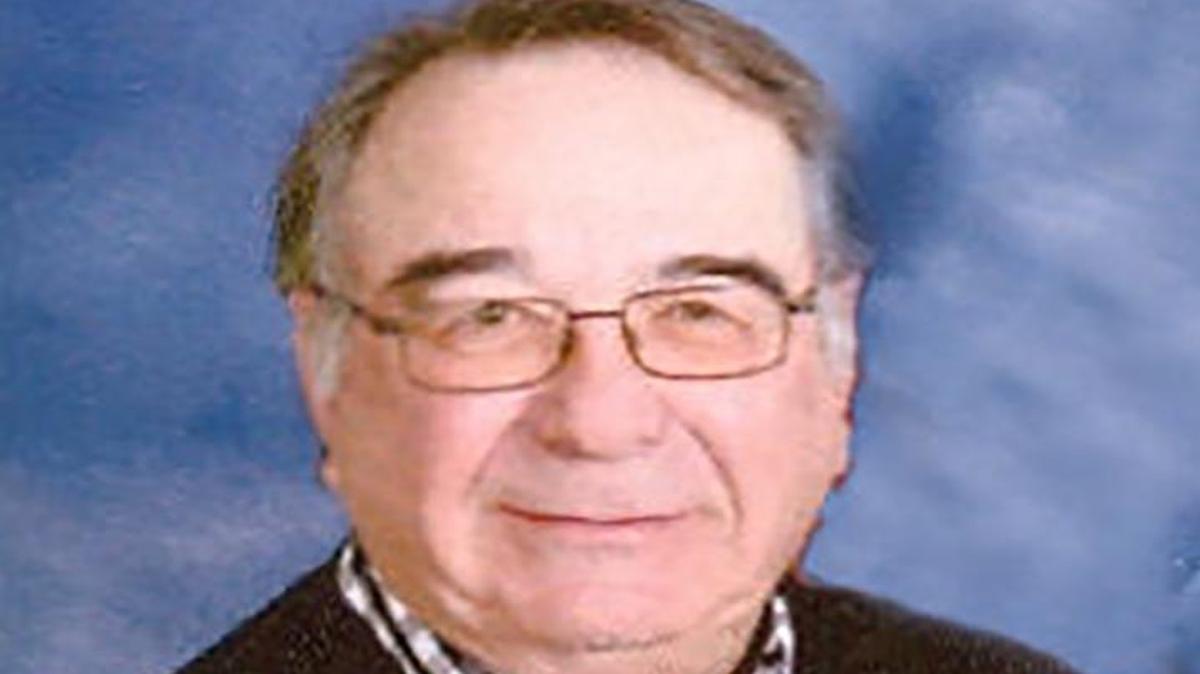 
Barry L. Essenpreis, 73, of Pocahontas died on Wednesday, Sept. 9, 2015 at his home.

