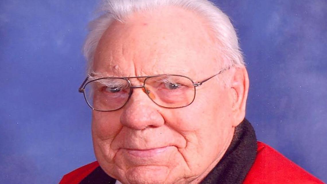 Lloyd Goestenkors, 85